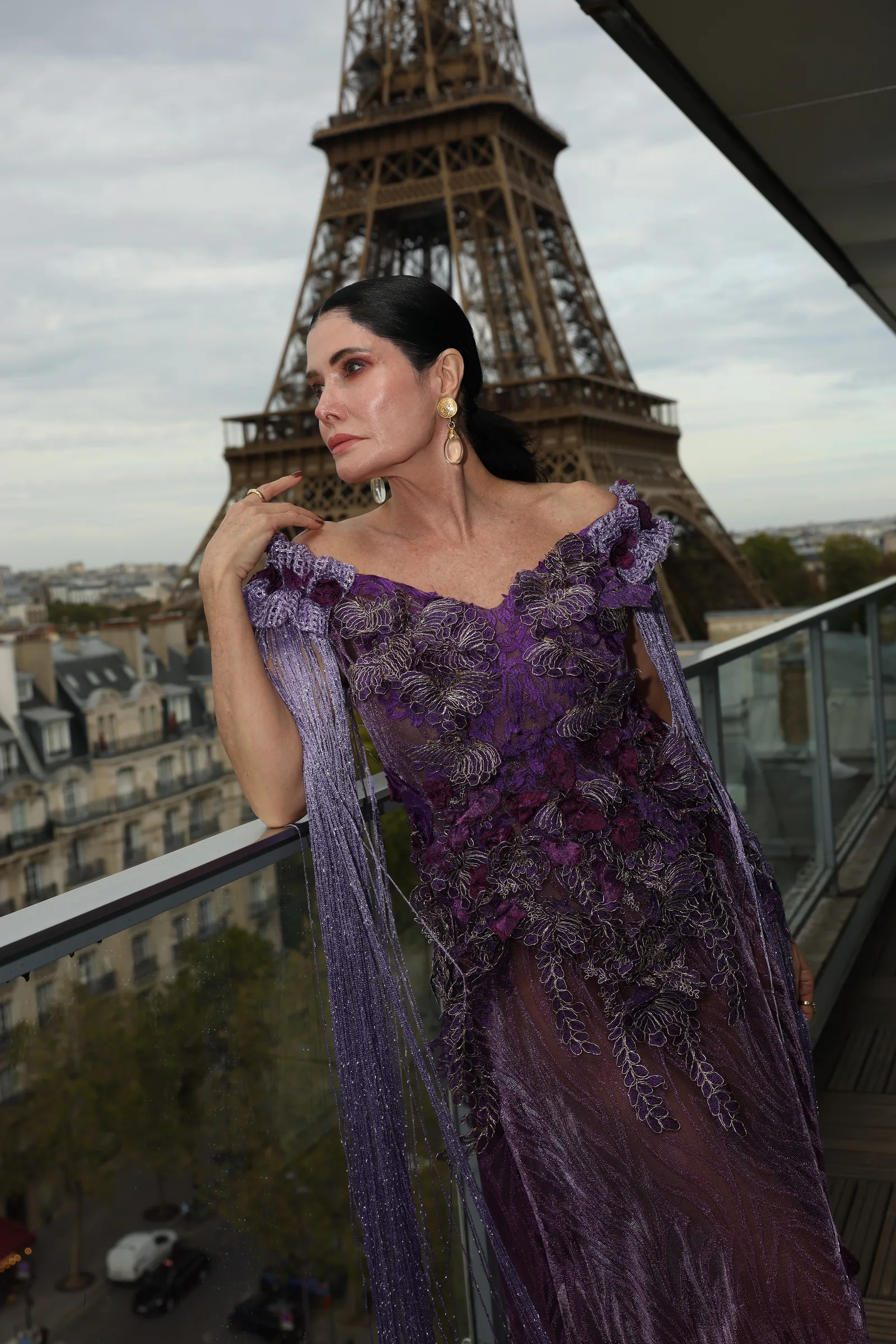 Robe violette, Tour Eiffel